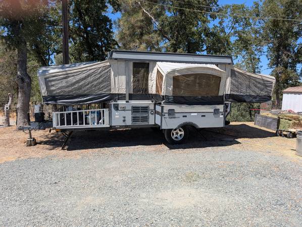 2008 E3 Fleetwood pop up trailer 1