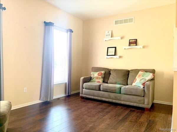 $1990.00 / 2br - 1212ft2 - End-Unit Novi Townhome | 2BR with Style, Comfort & Convenience63926727792003124