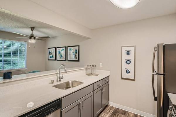 $1,999 / 2br - 878ft2 - Chimenea de leña, lavadora y secadora, patio. ¡Tenemos de todo! (Federal Way)63688480170113120