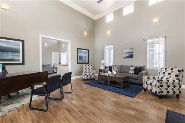 $1,107 / 2br - 962ft2 - Your Oasis: Gated Community with Tropical Views (Fort Pierce, Texas)63823723104131122