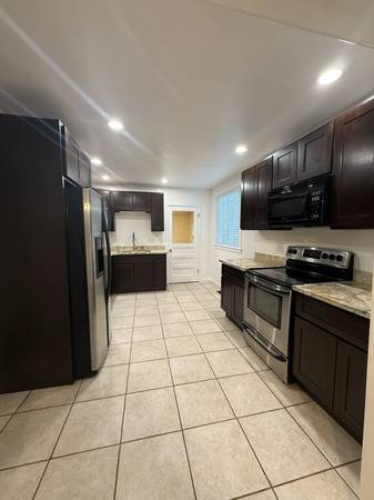 $2000.00 / 2br - 1200ft2 - Updated 2 Bed 1 bath Rent63948083676034120