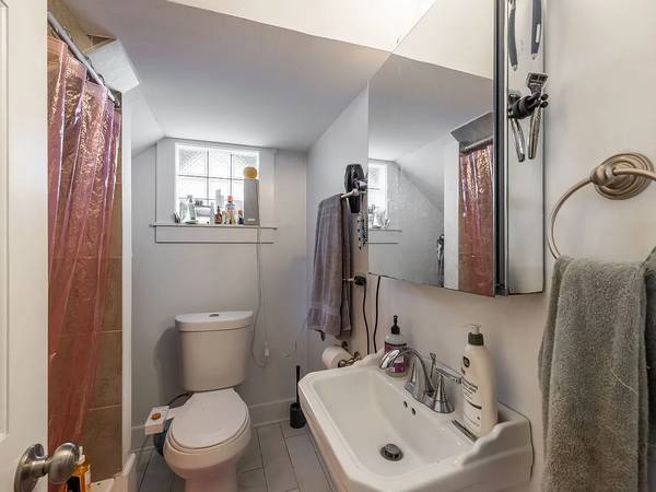 $525 / 1br - Habitación cómoda con baño ofrecida ahora en hogar limpio (Brooklyn)63689574393731122
