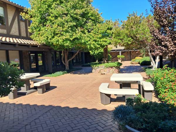$650 / 400ft2 - Churn Creek Plaza (Redding)63972528672131121