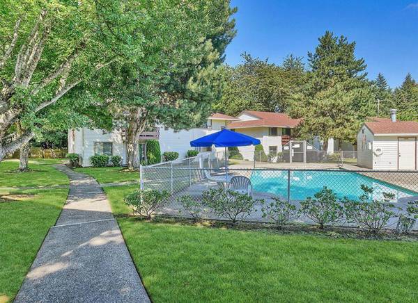 $1,545 / 2br - 1ST MONTH w $500 OFF - Patio/Balcony, Seasonal Pool with Sundeck (Powell Butte)63672618836225122