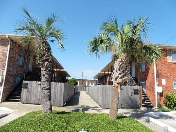 $1,375 / 3br - 1050ft2 - METAIRIE - VETS AND CAUSEWAY, 3 BR, 1.5 BA. $1375.00. (METAIRIE)63903771808899120