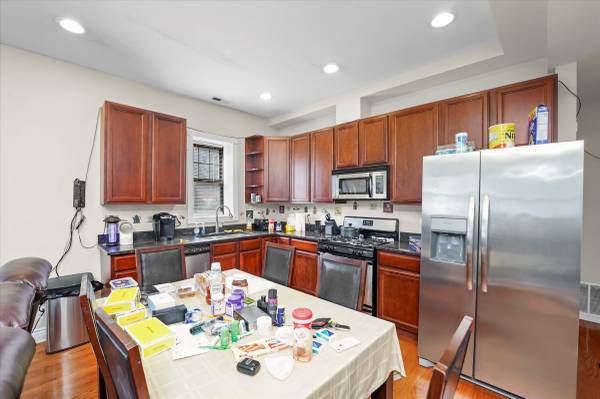 $1,795 / 2br - Spacious, Rarely Available, Condo Quality 2 Bed with W/D in Unit! (Chicago)63898860657667123