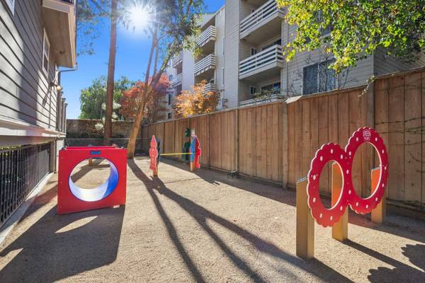 $3,834 / 2br - 950ft2 - Pisos de Estilo Madera, Centro de Reciclaje, 2H 2BA (sunnyvale)63890316781698120