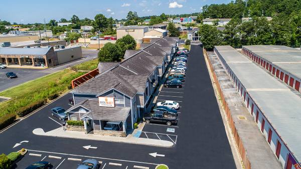 Premium Cable TV, WiFi Access, Fully Furnished 1