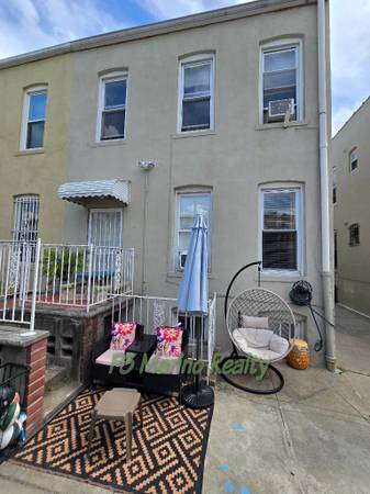 $1,900,000 / 5 habitaciones - 2500 pies cuadrados - Casa de ladrillo para 2 familias con garaje para 2 coches, reformada y lista para mudarse (Astoria)63870970456451122