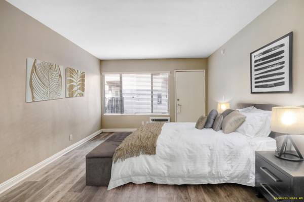 $1,462 / 460ft2 - One Month Free * Walk-in Closet * Plank Flooring * STUDIO in Reseda (Northridge Adjacent/Reseda)63701148885121121