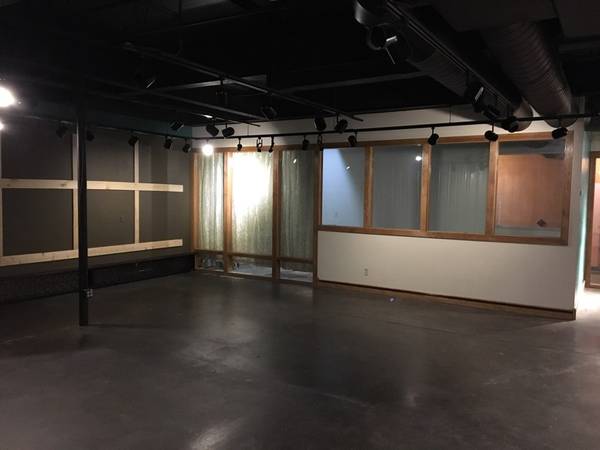 $4,358 / 1862ft2 - Downtown Retail space in Glacier Brewhouse building (737 W 5th Avenue)63416718467841124