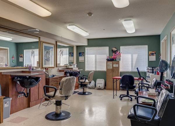 $1,216 / 2br - Microwave, Patio/Balcony, Billiard / Game Room (1590 N. National Avenue, Chehalis, WA)64031136829187123