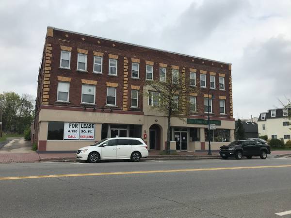 $5,944 / 4196ft2 - Ubicación increíble, ¡precio REDUCIDO! Centro de Derry (15 W Broadway, Derry, NH)63932056969858123