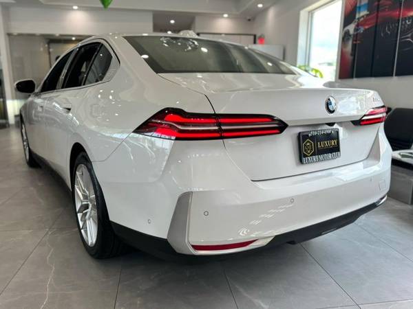 2024 BMW 5 Series 530i Sedan 459 / MO - $459 (+ Luxury Motor Club)63654713526913124