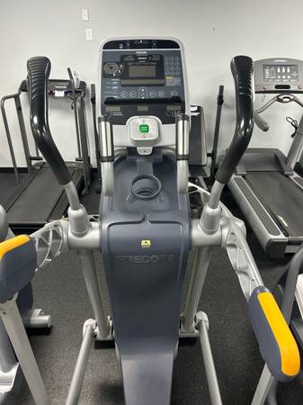 Precor AMT100i entrenador elíptico - $995 (Warwick, RI)63469935256449121