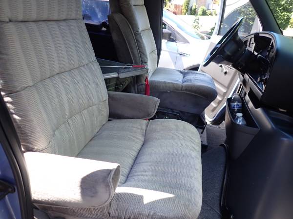 Camioneta Ford Ecoline 1995 - $4,000 (Edmonds)63470768795139123