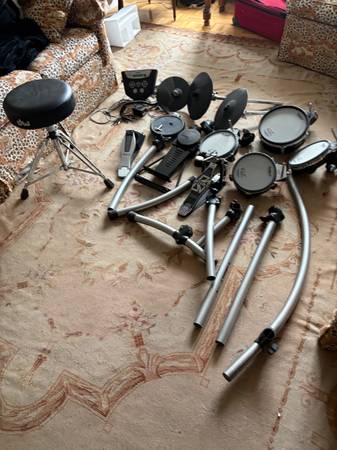 complete set HighEnd RolandElectronic V-drums/sound module like new 1