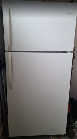 20 CU ft. white Frigidaire fridge works good great Deal! 1