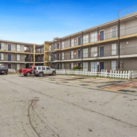 in Houston TX, 2 Bed, Reserved Parking 1