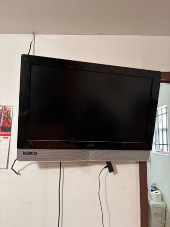 Tv and swivel mount 1