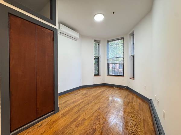 $3,990 / 2br - ‼️NO FEE ! 2BR ! W/D in unit ! Central AC ! King size BR !63995824275586121