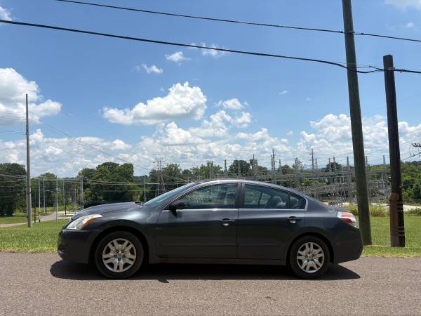 2012 Nissan Altima *Cold Air and Smooth Ride* - $3,900 (knoxville tn)63625105699971123