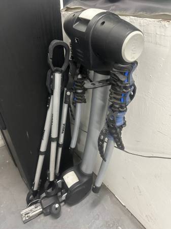 Thule Apex XT 4-bike hitch bike rack with (3) Frame Adapters Included 1