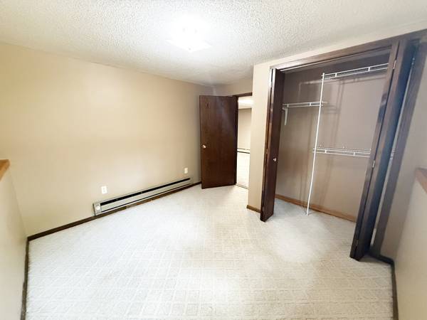 $384,900 / 5br - 3935ft2 - $384,900 / 5br - 4ba - 3,935 sq ft - 911 Radcliffe Avenue (Altoona)63655162274435123