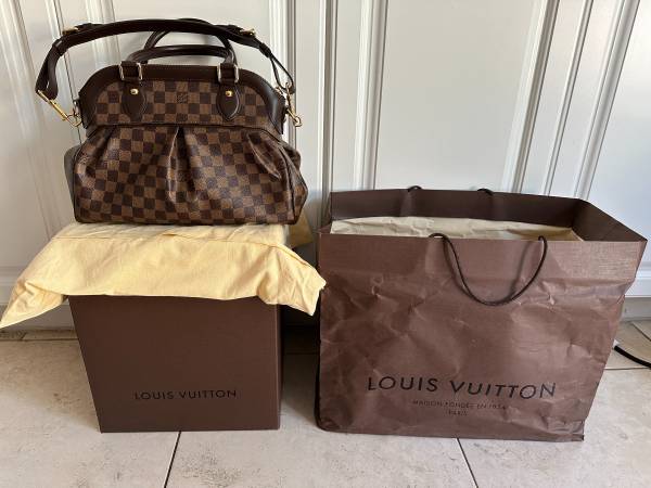 Louis Vuitton Trevi PM Damier Have original box and bag for it Medium 1