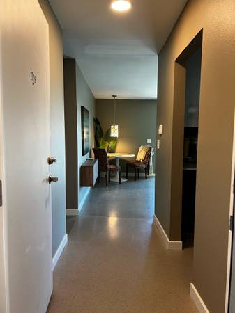 $1,225 / 3br - Large room in Ventura Keys (Ventura Keys)63800474555779121