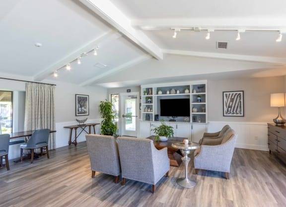 $2,771 / 2br - 934ft2 - 2 dormitorios/2 baños actualizados, 2 plazas de estacionamiento asignadas, conexiones para lavadora/secadora. Se aceptan mascotas (4036 Cedarhurst Dr, Santa Maria, CA)63663819843971122