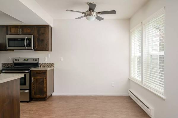 $1,924 / 2br - 940ft2 - 1 Month Free on Last 2 Bed 2 Bath w/ Washer and Dryer (Lake Oswego - Lake Oswego High School & Lewis and Clark)63820940604163121