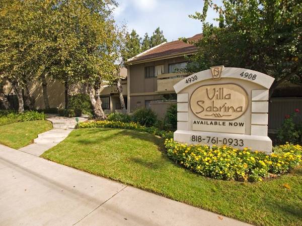 $2,448 / 1br - 982ft2 - 1 dormitorio más ático: estacionamiento cubierto, piscina, armarios empotrados (Sherman Oaks)63840112852097122