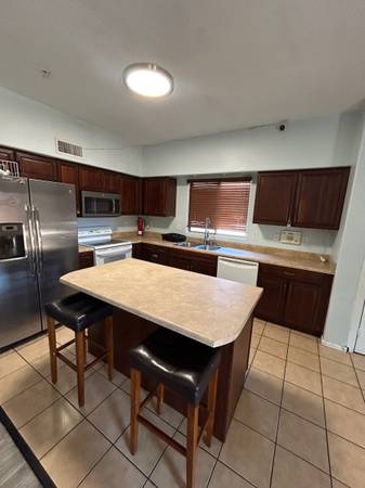 Move- out deep cleaning. Garage, walls, Vents, cabinets, floors 1