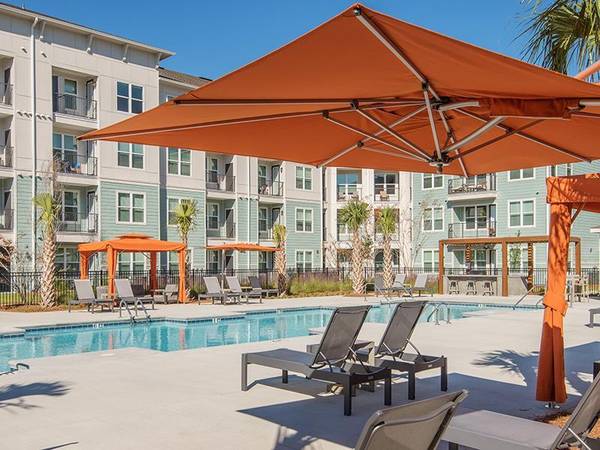 $1,554 / 1br - 801ft2 - Absolute Must See, Wood Plank Style Flooring, Package Lockers (Atlantic on the Avenue)64015945744258120