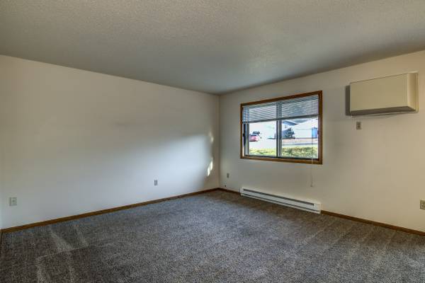 $995 / 3br - 1125ft2 - 🏡 3BR / 2BA Townhouse w/ 2-Car Garage – Menomonie WI | $995/mo | Pet (Menomonie, WI)63845959902849122