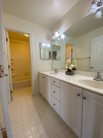$1,190 / 200ft2 - Exquisitely Furnished Bedroom in Tysons Corner *Walk to Metro* (Vienna, Tysons Corner, McLean)63843417847937123