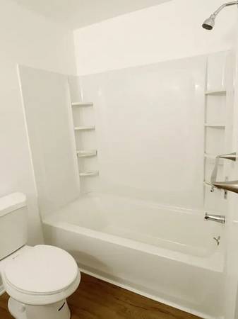 $1,200 / 1br - Spacious 1BR/1BA in Edgewater, Cleveland (Cleveland)63860363606787124
