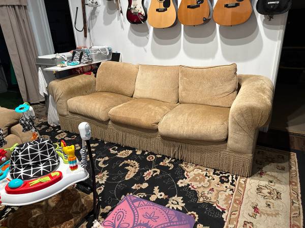 Free couch (making space for baby girl) 1