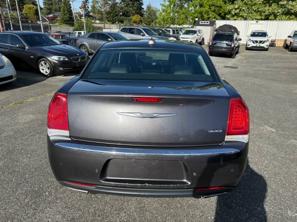 2016 Chrysler 300 - $9,999 (Tacoma)63623125122819123