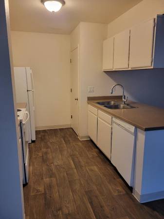 $1,725 / 2br - 880ft2 - UBICACIÓN PRIVILEGIADA, TOWNHOME, Disponible en agosto, CON GARAJE Y LAVADORA/SECADORA (Este de Gresham)63831397660675120