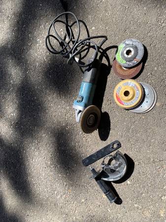 Makita Angle Grinder 1