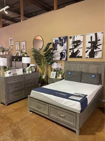 3 PCS QUEEN BEDROOM SET: QUEEN BED FRAME, NIGHTSTAND, DRESSER 1