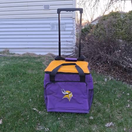 Wheeled vikings cooler 1
