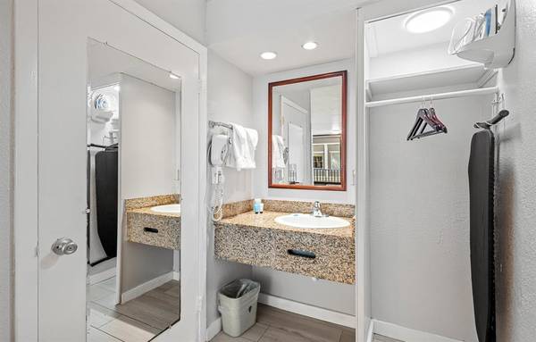 $1,250 FABULOUS STUDIO-ALL UTILITIES INCLUDED (HOLLYWOOD)63906442331651123