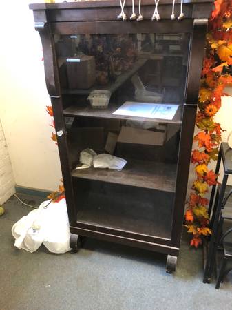 Cabinet 1