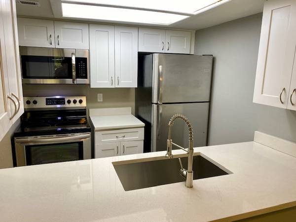 $1,345 / 1br - 602ft2 - Clean and Cozy Ground-Level 1BR Townhome For Rent - 1st Month Free! (Aurora)63973503106307122