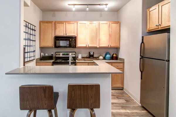 $1,839 / 2br - 1028ft2 - 2BD 2BA, Ventanas Grandes, Lavadora/Secadora Incluida (1940 NW Miller Rd, Portland, OR)63777270611457122