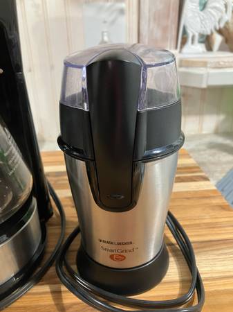 Cafetera de acero inoxidable, molinillo y Coffee Gator - $60 (Kirkland)63470796995073123