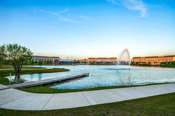 $1,829 / 2br - A New Trendy Apt with Lots of Amenities and Lux Pool! (Plano/The Colony/Frisco)63796375504897123